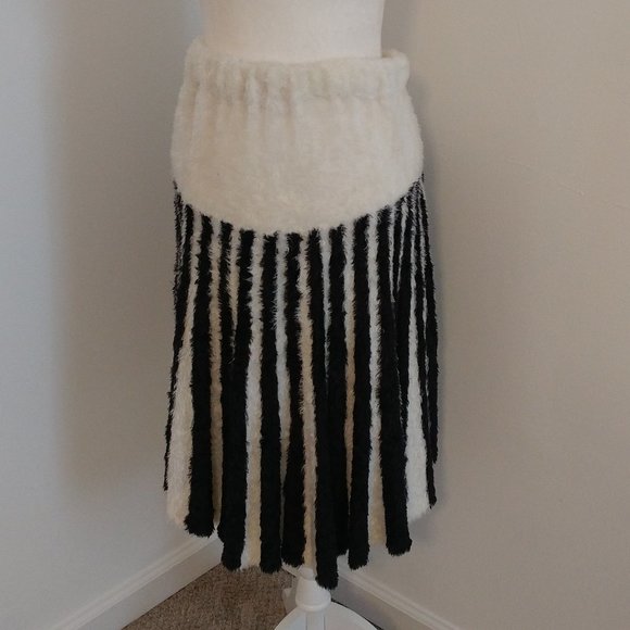 ModeLia Black & White Faux Fur Skirt XL Soft! - Picture 3 of 6